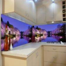 Pembe Ağaçlar ve Nehir Manzaralı Tezgah Arası Cam Panel